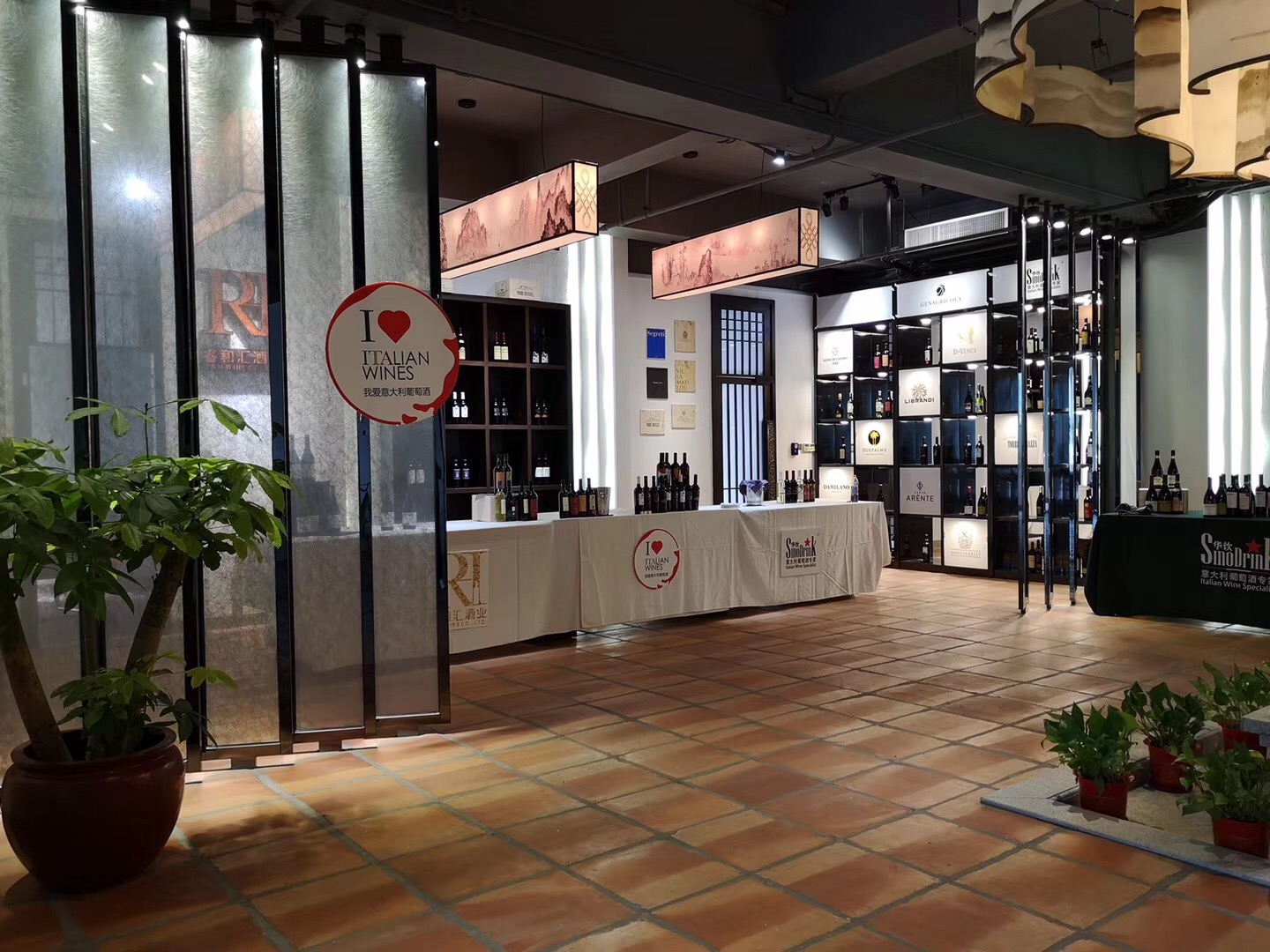 廣州周總:不銹鋼酒柜 廣州周總:不銹鋼酒柜