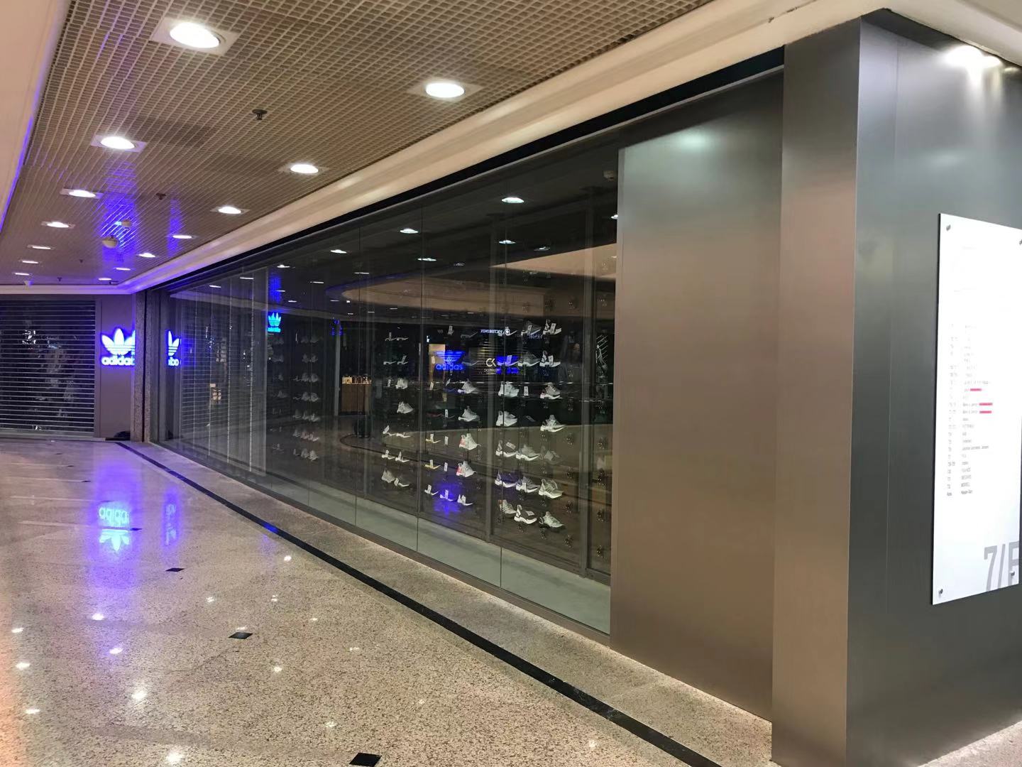 香港阿迪達(dá)斯門店 香港阿迪達(dá)斯門店